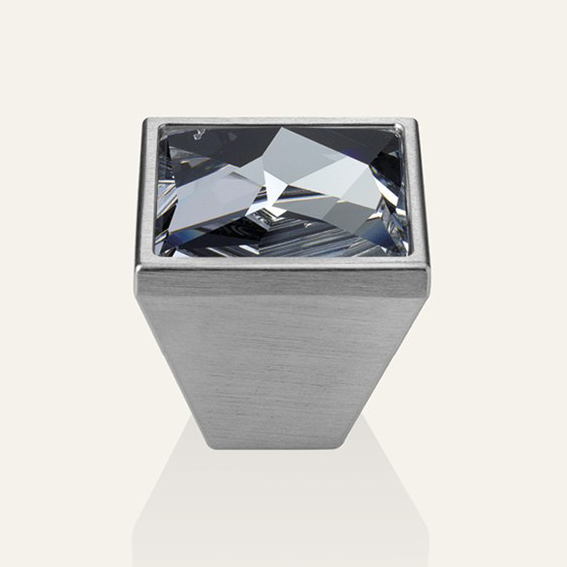 Der Knopf für Möbel Linea Cali Pop-Art-PB mit Kristallen Swarowski® seidenmatt verchromt