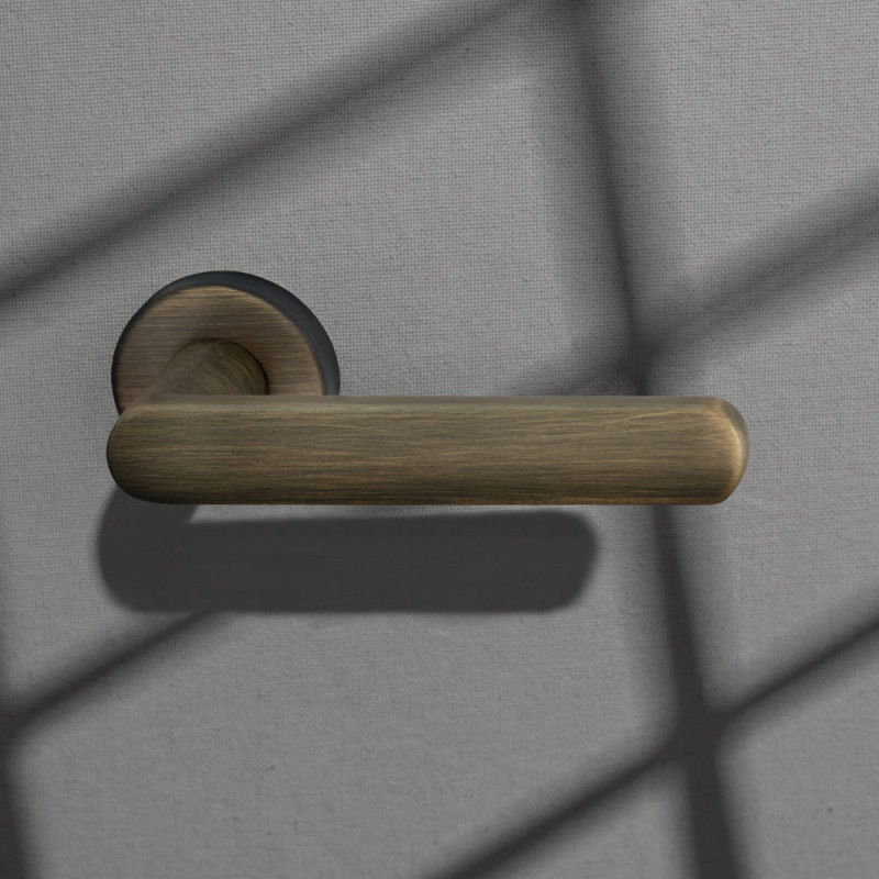 Aura Reguitti Türgriff auf runder Rosette aus Zama