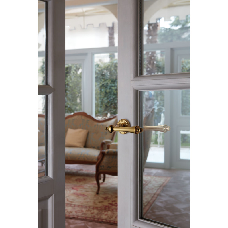 Heidi Linea Calì Klassischer Türgriff aus Messing mit Rosette