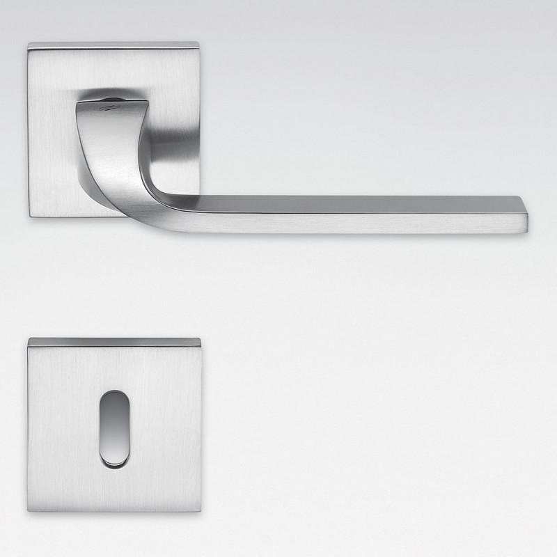 Isy Satin Chrome Türgriff mit Rosette Designed by Architettura by Colombo Design