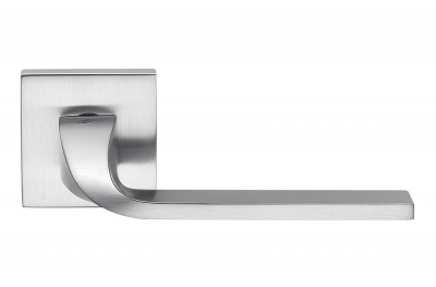 Isy Satin Chrome Türgriff mit Rosette Designed by Architettura by Colombo Design