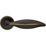 Linea Calì Delfino Griff für klassische Türen aus Messing mit Rosette