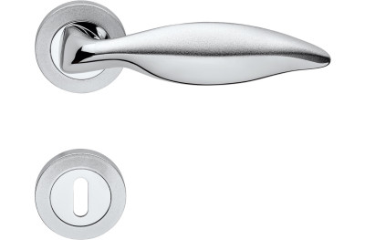 Linea Calì Delfino Griff für klassische Türen aus Messing mit Rosette